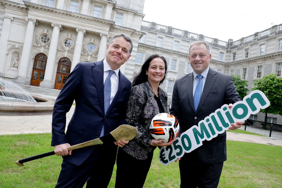 This Government is delivering record budgets for Sport. I was delighted to join my colleagues @cathmartingreen and @Paschald yesterday to confirm that a quarter of a billion euro will be made available for Sports Capital Grants under this round. #SportForAll