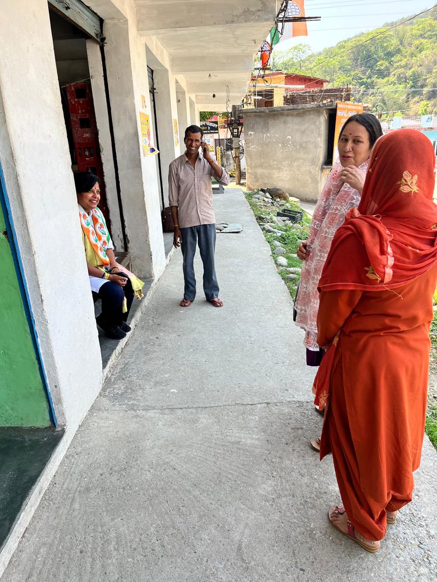 #Jheol | Dharamshala | Kangra | 

Dr. @KotaNeelima ji, AICC election observer for #Dharamshala segment of #Kangra Parliamentary Constituency, Himachal Pradesh has paid a visit to Jheol polling station on May 27 & monitored the situation. Jheol is one of the many visits by Dr.