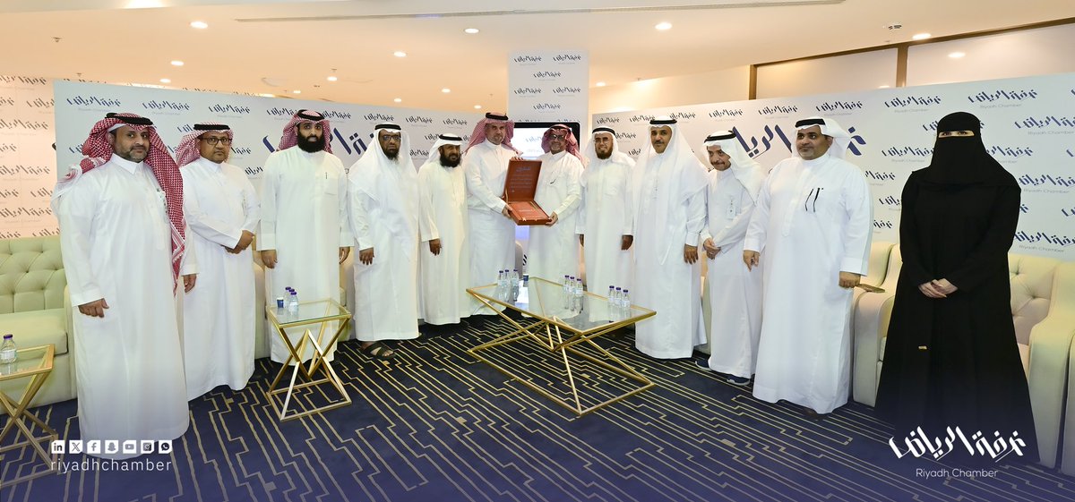 في اطار دعمها للقطاع الغير ربحي أنجزت #غرفة_الرياض دراسة بعنوان" تأسيس كيان مالي للقطاع غير الربحي  لمواجهة التحديات وتحقيق استدامة مالية للقطاع : دراسة تحليلية مقارنة" لصالح مؤسسة علي عبدالعزيز الضويان الخيرية، ومؤسسة عبدالله السبيعي الخيرية، وحضر تدشين الدراسة أمين عام الغرفة