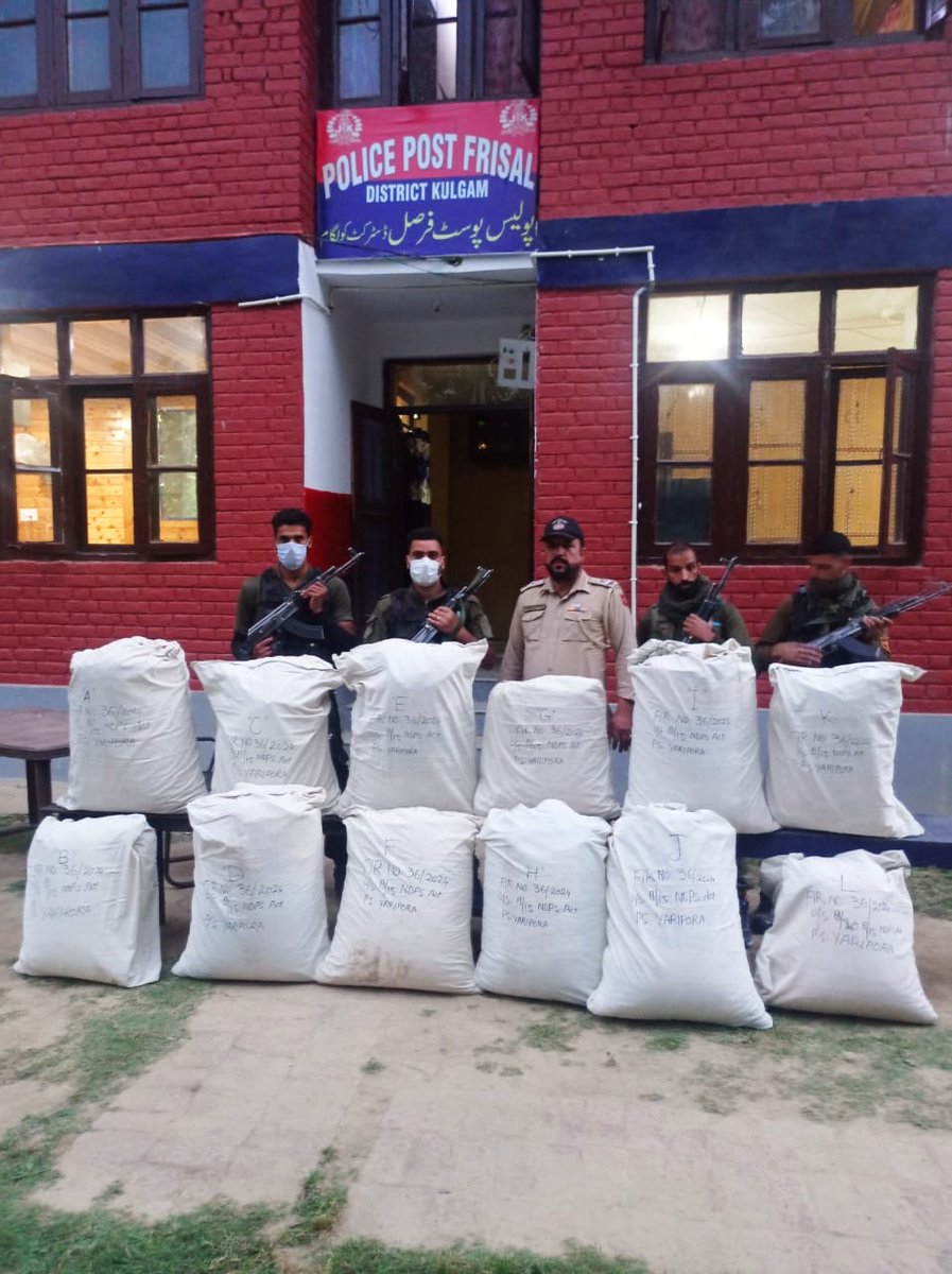 'War against #drug continues in Kulgam'
#Kulgam police recovered 209.7 Kgs of #Poppy Straw like contraband substance at Kaladrund. Case vide FIR No 36/2024 U/S 8/15 NDPS act stands registered at PS #Yaripora & investigation has been taken up. @JmuKmrPolice @KashmirPolice @DigSkr