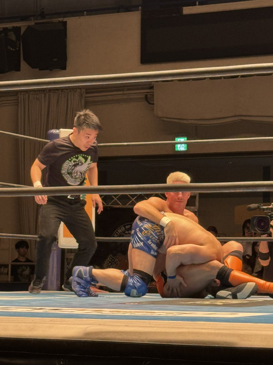 mescarbonic's tweet photo. 新日本プロレスレスリング後楽園ホールBest of the SuperJr.
ロビー・イーグルス、◯ザック・ドライバー(片エビ固め)×TAKAみちのく、DOUKI
ザック・ドライバー
#新日本プロレス #njpw #後楽園ホール #BestOfTheSuperJr https://t.co/eyB5sWyWLg