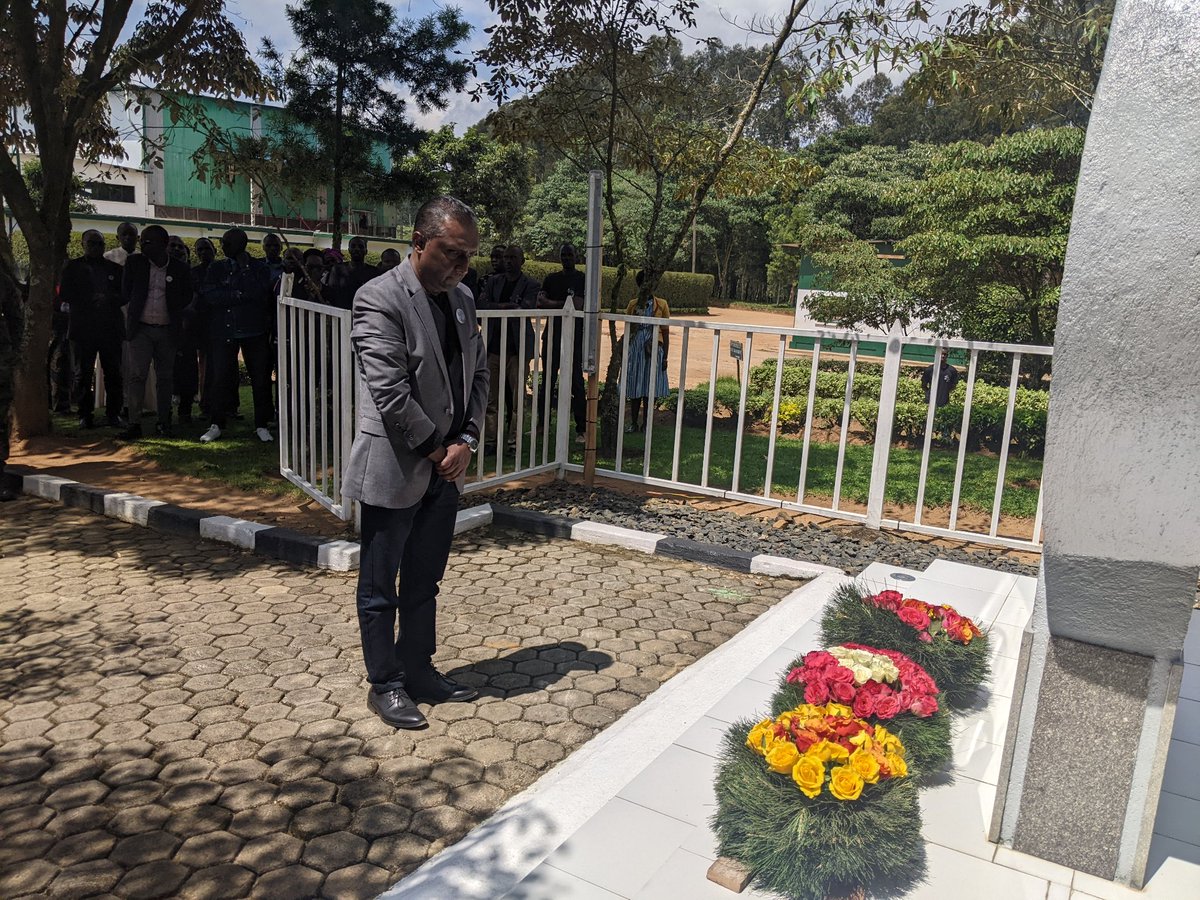 nsanzimanaernes's tweet photo. Abayobozi n'abakozi b'uruganda rw'icyayi rwa Kitabi @Nyamagabe  bibutse ku nshuro ya 30 abarukoragamo bishwe muri Jenoside yakorewe Abatutsi biyemeza guharanira ko Jenoside itazasubira ukundi @RwandaMountainT https://t.co/71wuedliV9