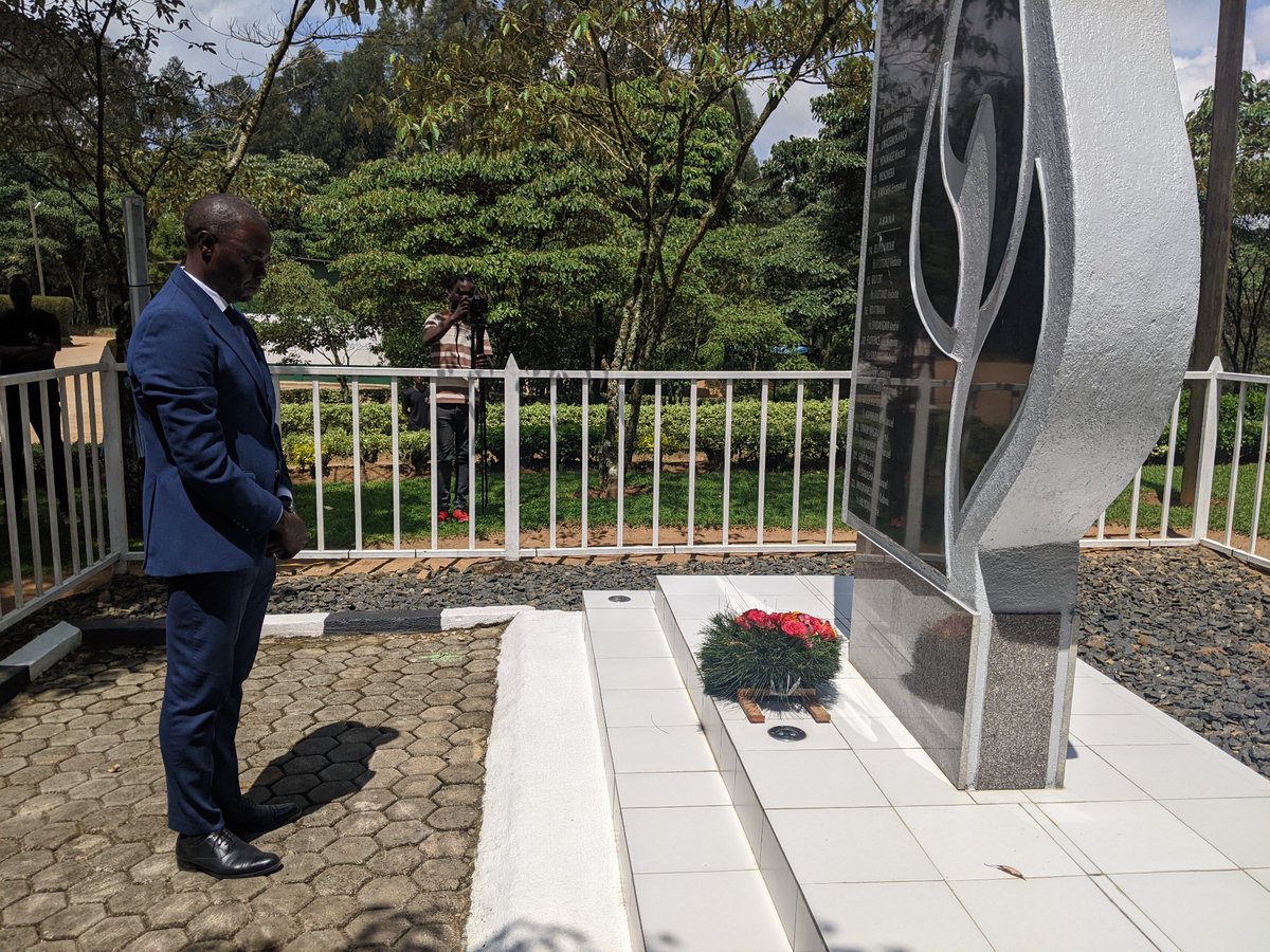 nsanzimanaernes's tweet photo. Abayobozi n'abakozi b'uruganda rw'icyayi rwa Kitabi @Nyamagabe  bibutse ku nshuro ya 30 abarukoragamo bishwe muri Jenoside yakorewe Abatutsi biyemeza guharanira ko Jenoside itazasubira ukundi @RwandaMountainT https://t.co/71wuedliV9