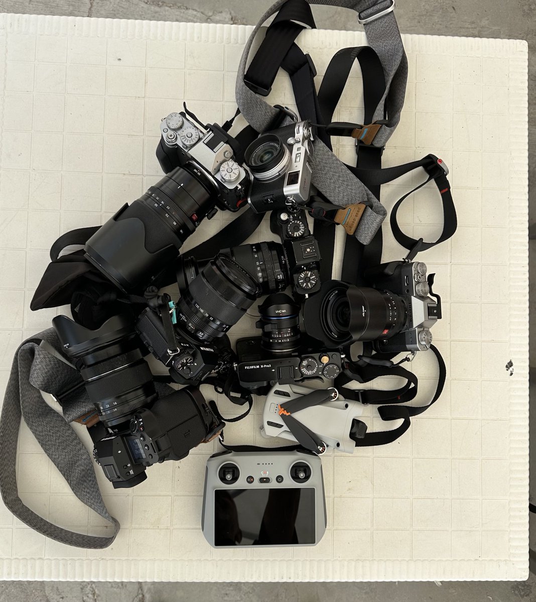 rodjo1's tweet image. Photographers, do you have the same backup cameras in your bags for projects you&apos;re working on? 
📷 #backupcamera #photography