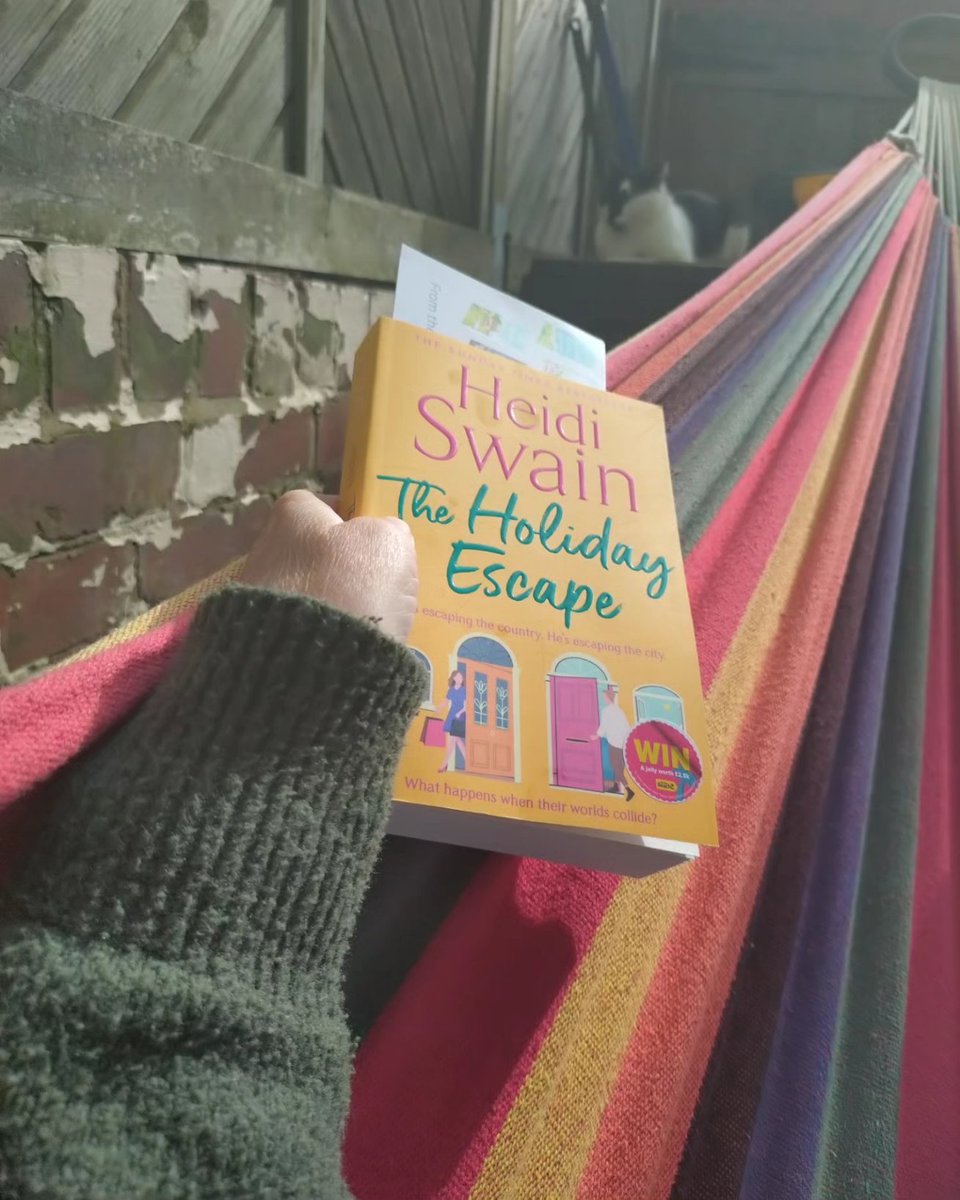 Thank you @BookMinxSJV for the fab prize of The Holiday Escape by Heidi Swain for our little free libraries.
Anna read it first and now wants to move to Kittiwake Cove 💜📚🐚💜
We'll post again when it's put out for the next reader 🎉