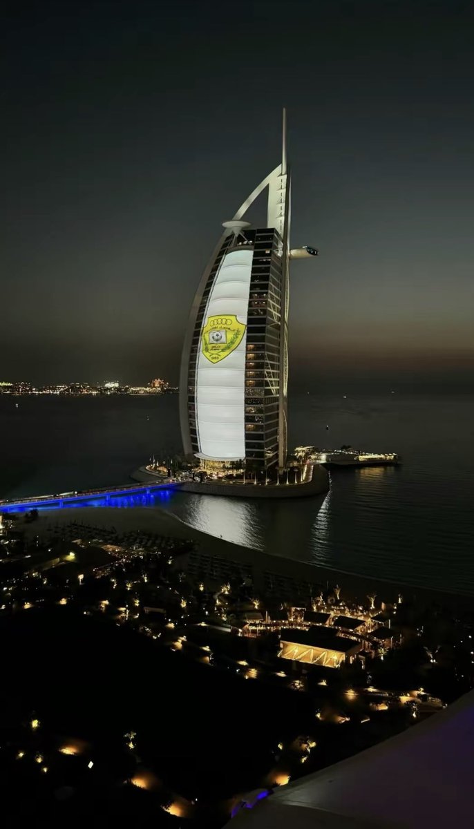 الوصل واجهة دبي رياضياً 

نادي الإمارة الأول ونادي معازيب دبي وأهل دبي جميعاً عندما يعود يفرح لعودته كل المسؤولين ويحتفل به الجميع كباراً وصغاراً يكفي بأنه أساس دبي و يحمل أسم المدينة السابق هو " الوصل "

تكفي مقولة ولي عهد دبي 
" الوصل فرحان .. حمدان بن محمد فرحان " 💛