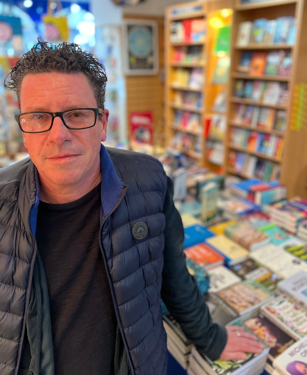Books Are My Bag tweet media