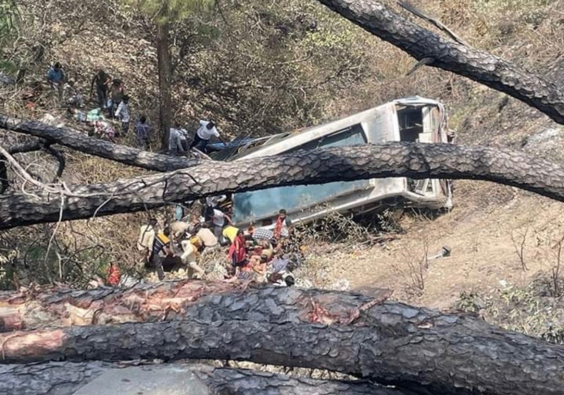 DevPushap's tweet image. Many casualties are feared after a bus rolled down in a deep gorge near #Akhnoor at Bhambla in #Jammu district .     
#Jammu