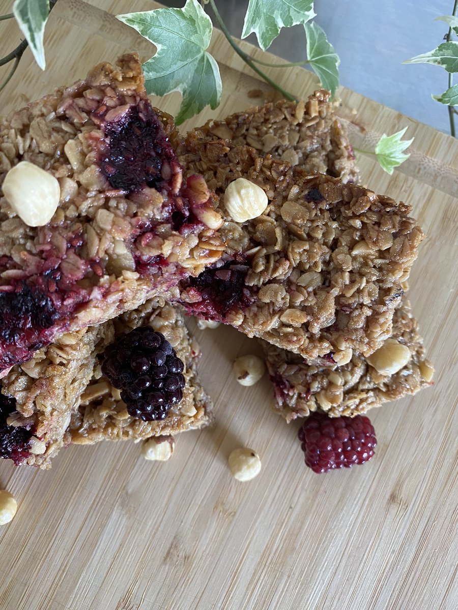 mrsbbakes's tweet photo. End of last year we went and collected some blackberries on one of our walks,so I had a bit of spare time and knocked this up Hazelnut and blackberry flapjack!
#mrsbbakes #homemade #delicious #sweettreat #baking #flapjacks #foodie #supportsmallbusiness #bath https://t.co/gJvoJDEev1