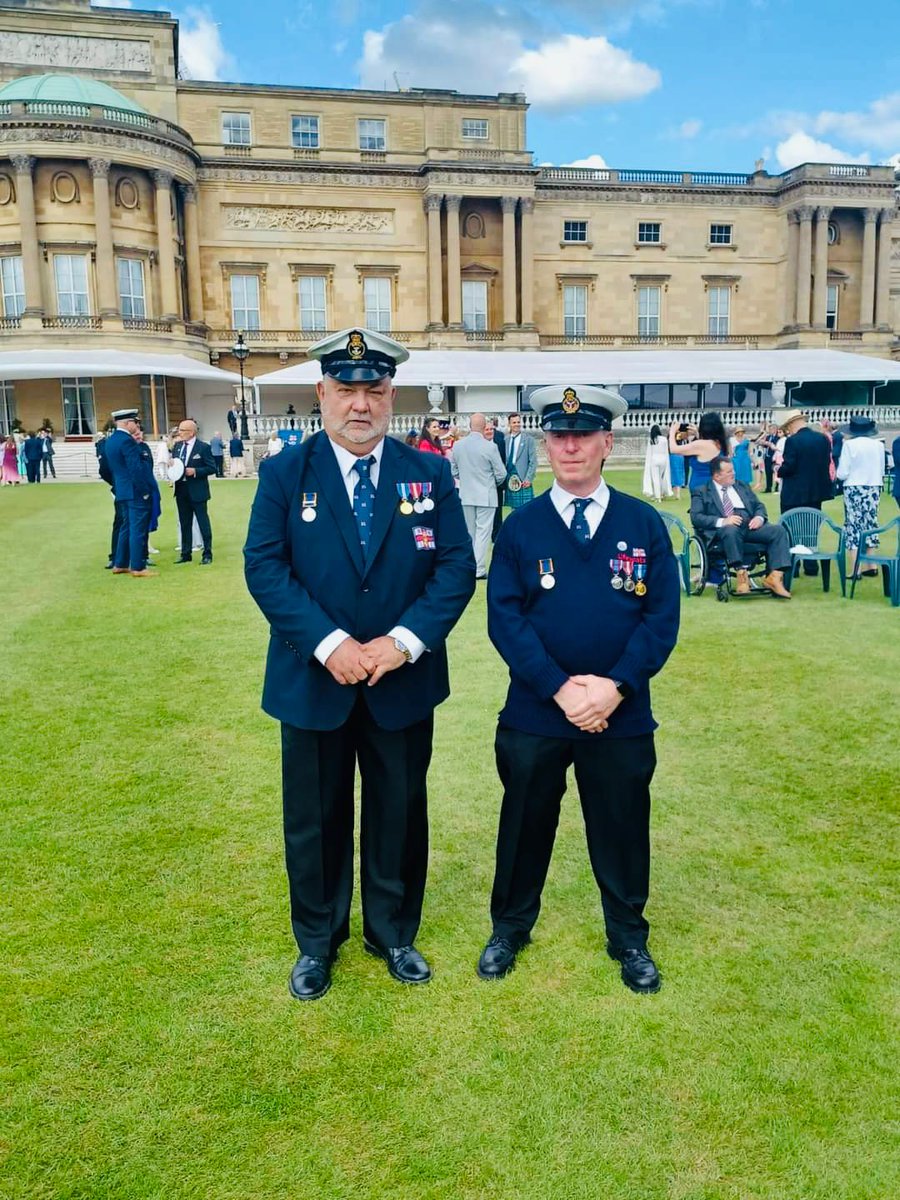 New_Quay_RNLI's tweet photo. Last Thursday seven crew members from our station travelled to London to help celebrate @RNLI's 200th anniversary in style with a garden party at Buckingham Palace #ThrowbackThursday #RNLIfamily 👑
https://t.co/4Q9QuniUQk https://t.co/eFLDZCpQy0