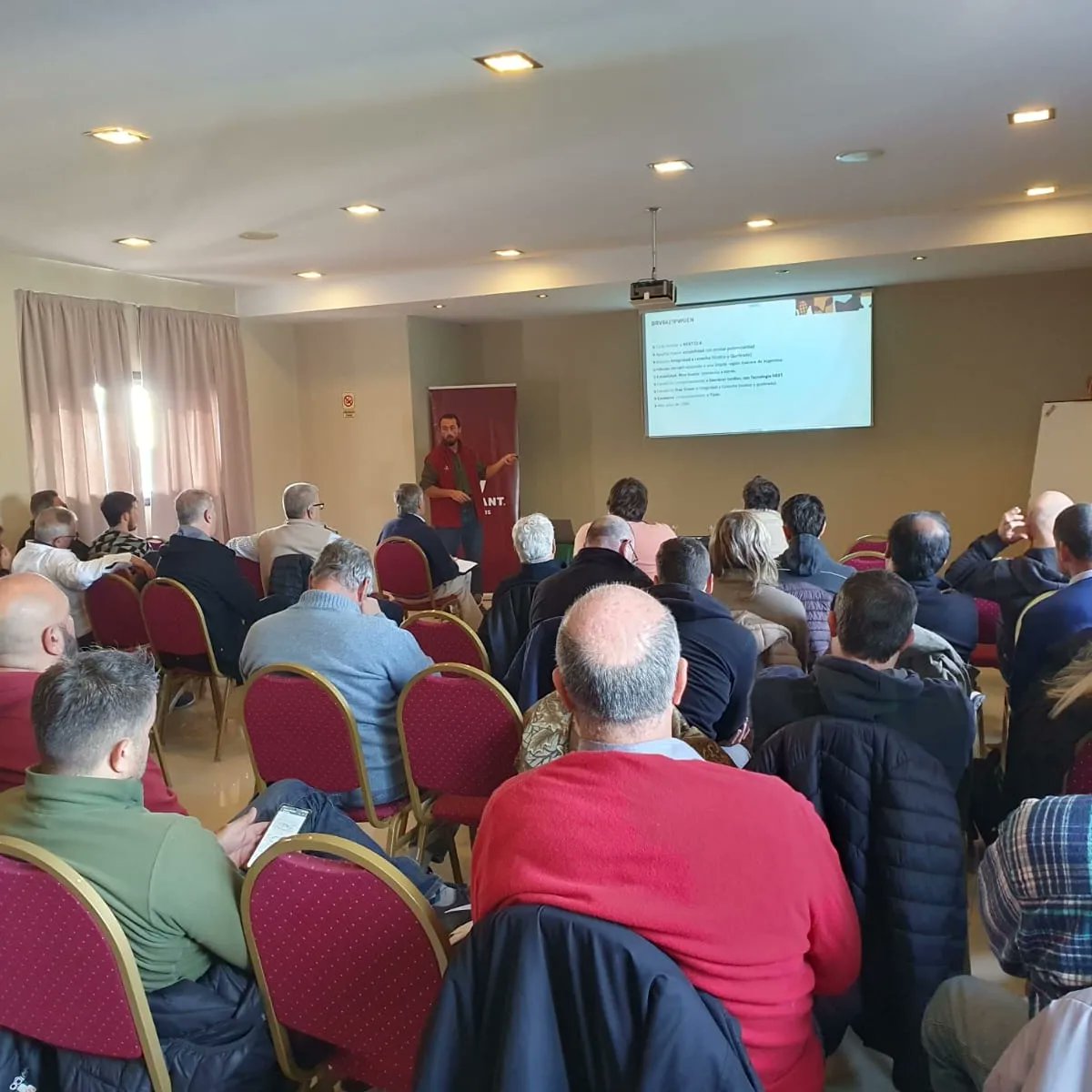 📸 Compartimos imágenes de una nueva Jornada de Actualización Técnica Desab  en 📍Marcos Juárez, Córdoba, donde  recibimos al Meteorólogo Leonardo De Benedictis y junto a @brevantsemillas conversamos  temas relevantes para la campaña 24-25.

@brevantsemillas 
<a href="/leodebenedictis/">Leo De Benedictis</a>