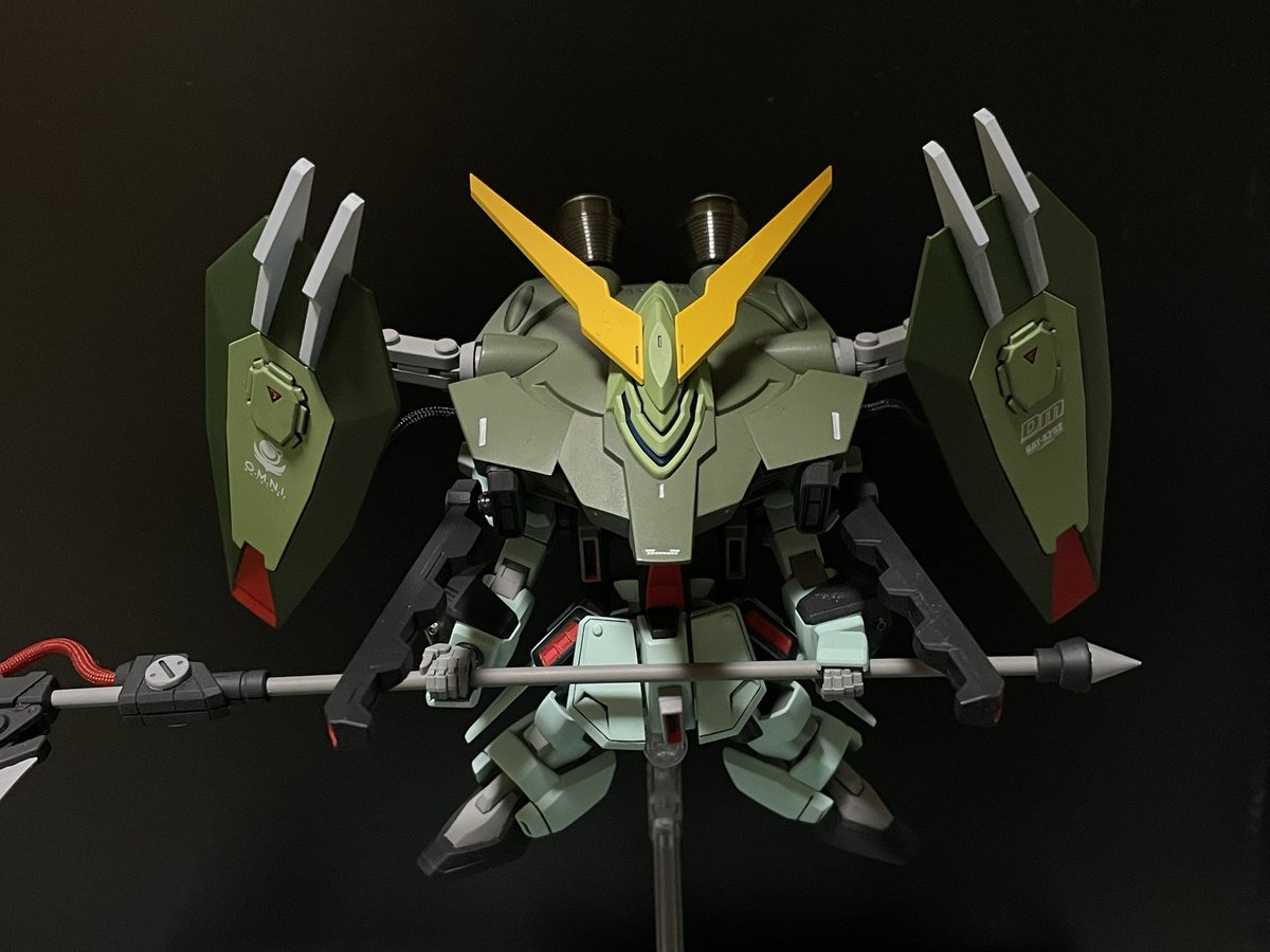 ホビーショーの後、何とか強襲形態に出来ないか検討。
イロイロと干渉するけど、頭を外せば何とか出来そう。