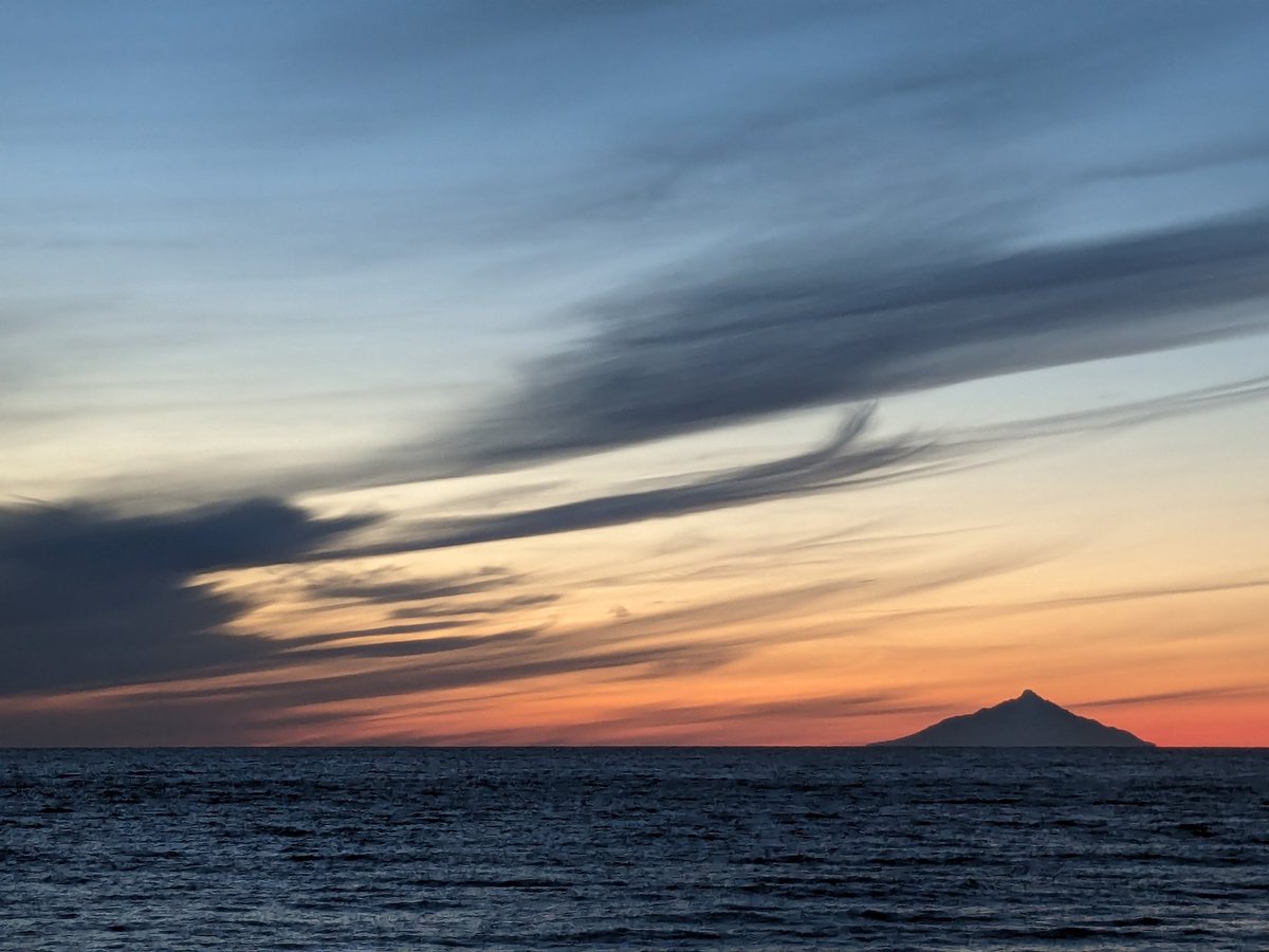 墨絵のような雲でした

#利尻富士
#日本海
#北海道