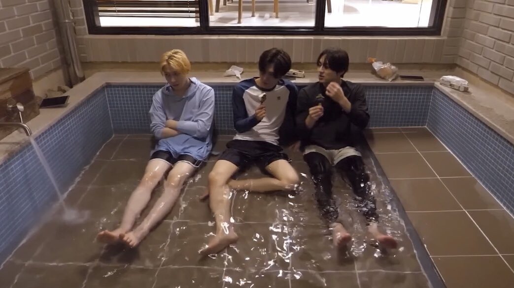 does it ever drive you crazy just how fast the night changes 😭😭😭😭😭