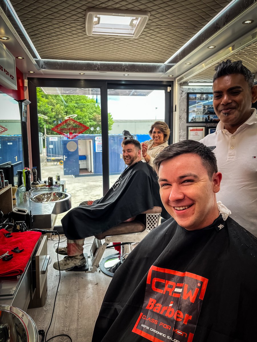 breedongroup's tweet image. The health, safety and wellbeing of our colleagues is at the heart of everything we do at Breedon 🔵 

Our team in Kinnegad hosts a variety of unique wellbeing days annually, and this week's visit from Crew Barbers for some fresh haircuts is just one of them. 

#Breedon