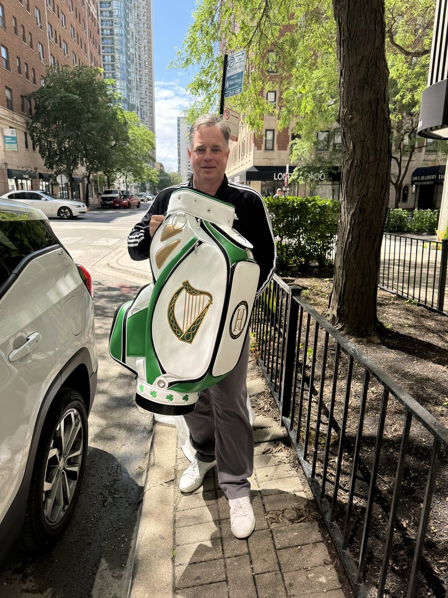 MPDCustomGolf's tweet photo. The Hamburg Athletic Association ‘THE BOSS’ Bag! ☘️☘️☘️
#chicago #chicagogolf #golfchicago #cdga #irish #mpdcustomgolf #customgolfbags https://t.co/tMd9rxTRz2