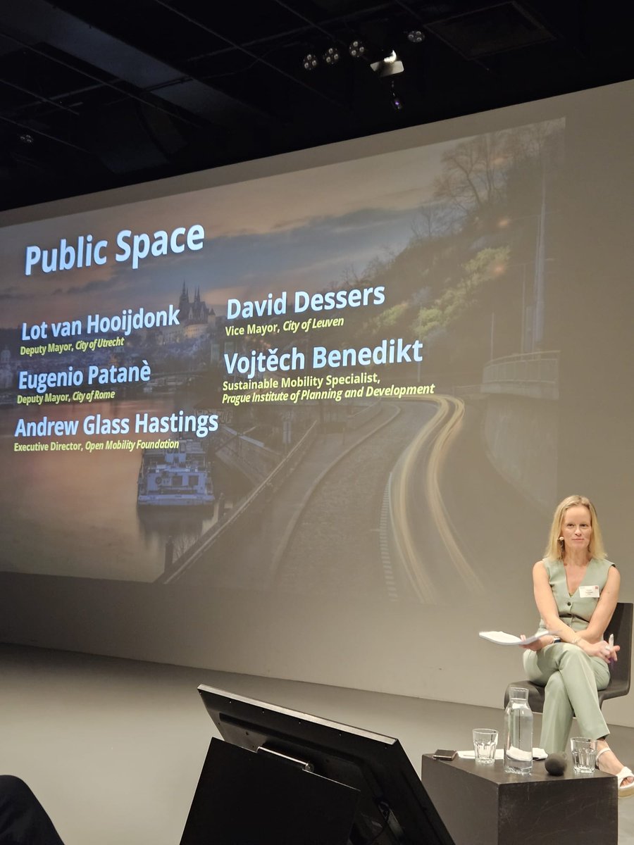 POLISnetwork's tweet photo. 🔴𝗧𝗶𝗺𝗲 𝗳𝗼𝗿 𝗥𝗼𝘂𝗻𝗱2️⃣!

A new panel of #MobilityLeaders is on stage to discuss an essential mobility topic: #PublicSpace🏙️

We'll found out how innovative use of public space can accelerate the #MobilityTransition⏭️

📻Stay tuned!

#ChangeOnTheMove #LeadershipSummit https://t.co/TwrMzKsLWE