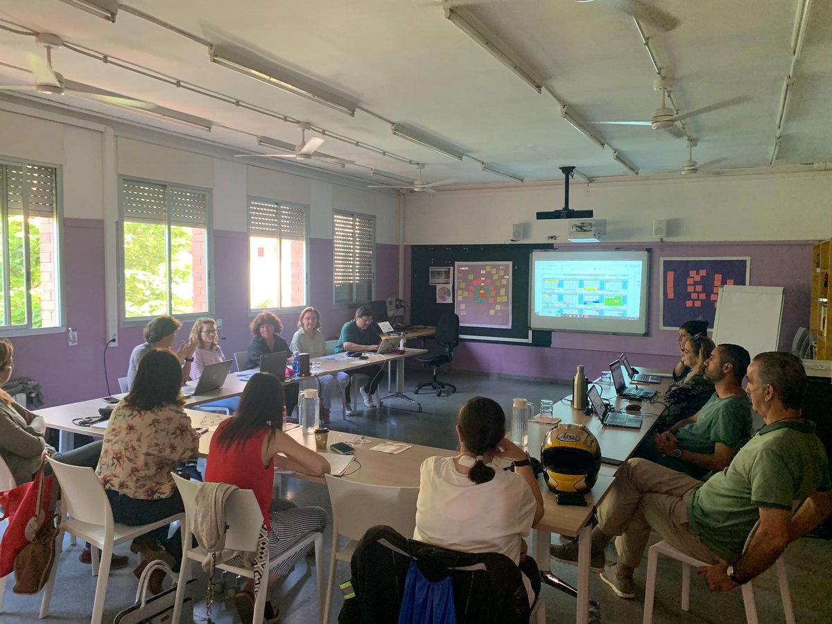 Sessió de treball del Seminari Direccions de Primària. <a href="/educaciocat/">Educació</a> <a href="/educaciovoc/">Serveis Territorials Vallès Occidental</a> <a href="/Cerdanyola/">Cerdanyola</a>