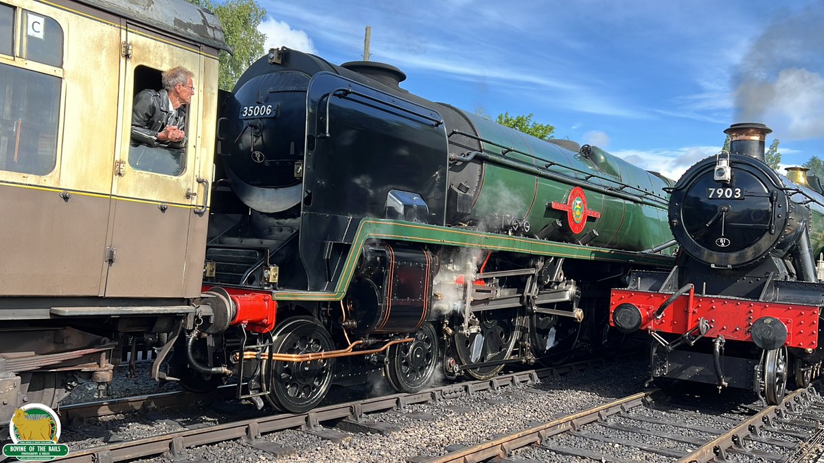 35006 'Peninsular & Oriental S.N. Co' arrives into Toddington on Platform 1 from Cheltenham Race Course. #CotswoldFestivalOfSteam #GWSR #Steam 27th May 2024.