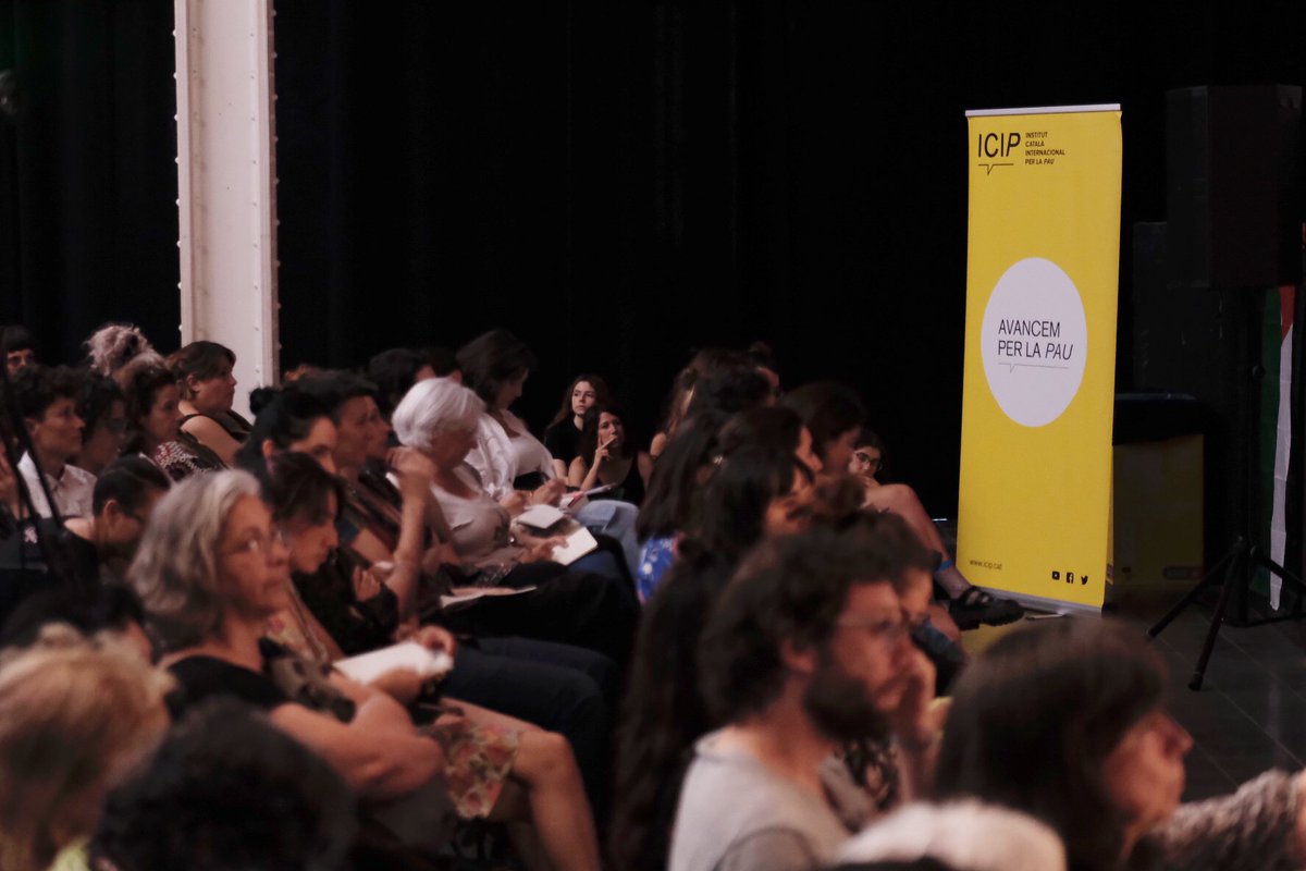 SandraMarDo's tweet photo. 😍Quants espais per regar col·lectivament idees, aprenentatges i debats. Per insistir per què el #feminisme i la cultura de #pau ofereixen el sender amb la destinació més transformativa i justa contra la totalitat de violències. Dies de seguir sumant plegades. Gràcies a totes! ✨ https://t.co/nX2AxRfTB9
