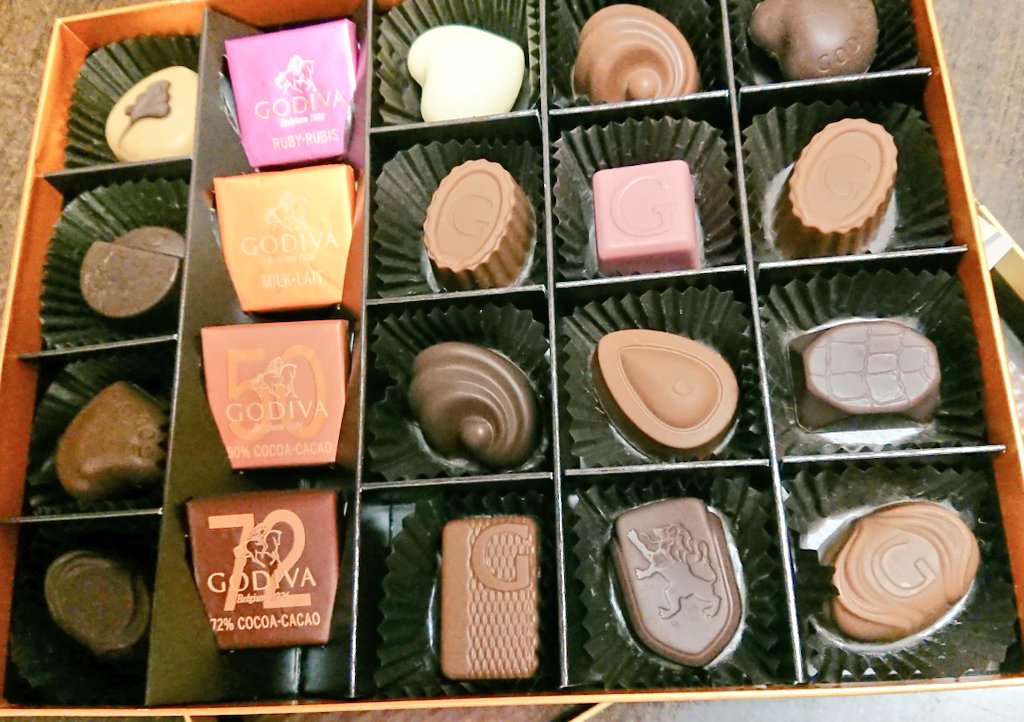 xFyglZELD0OBfBl's tweet photo. #GODIVA 頂きました🎶🎶🎶
#チョコレート 詰め合わせ
夢の箱です(,,>᎑<,,)♡
とっても、嬉しいです https://t.co/SjGWi0bsDR
