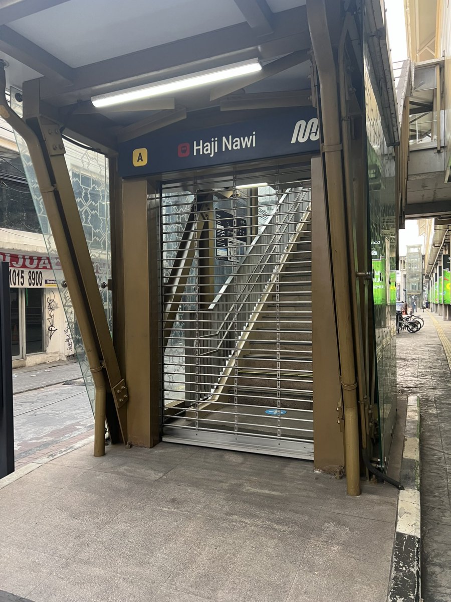 Sementara Pintu ke stasiun <a href="/mrtjakarta/">MRT Jakarta</a> ditutup