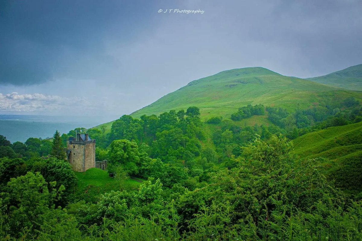 The magnificent Castle Campbell on a wet day 🏰🌧️

#castlecampbell #scottishhistory #visitscotland #scottishfield #scottishbanner #historicscotland #scotsmagazine #hiddenscotland #castlesofscotland #jtphotography 📷