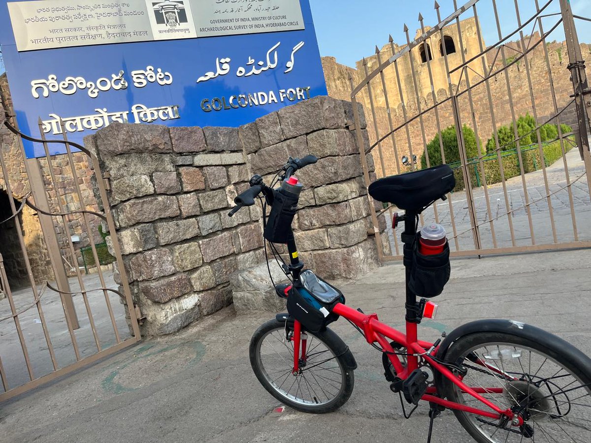 #HyderabadLovesCycling
#HappyHyderabad cyclist #Heritage ride to Golkonda Fort 
In support of a campaign about #ActiveMobility adoption in Hyderabad 
Walk < 1 km
Bicycle <  5 km
Public Transport > 5 km
#HyderabadCyclingRevolution 
#CyclingCommunityOfHyderabad @HydcyclingRev