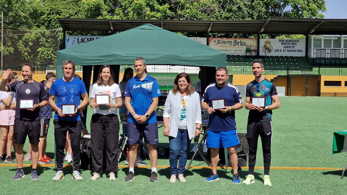 CEIPSJCalasanz's tweet photo. Terminamos con el primer trofeo intercolegial de balón tiro en nuestra localidad. Enhorabuena a los premiados y muchas gracias a la organización. https://t.co/EX6x3gpFBI