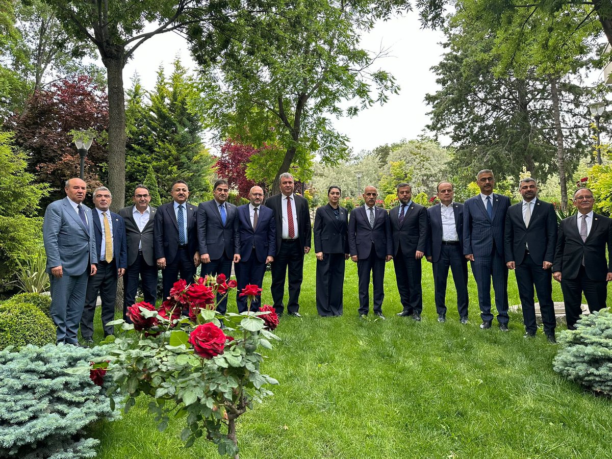 Ülkemizin can damarı tarım, bizim için milli meseledir!

TBMM Tarım, Orman ve Köyişleri Komisyonu olarak gerçekleştirdiğimiz kahvaltılı toplantıda tarımın güncel sorunları ve yapılması gerekenler hakkında görüş alışverişinde bulunduk. 

Bu verimli toplantıya ev sahipliği yapan