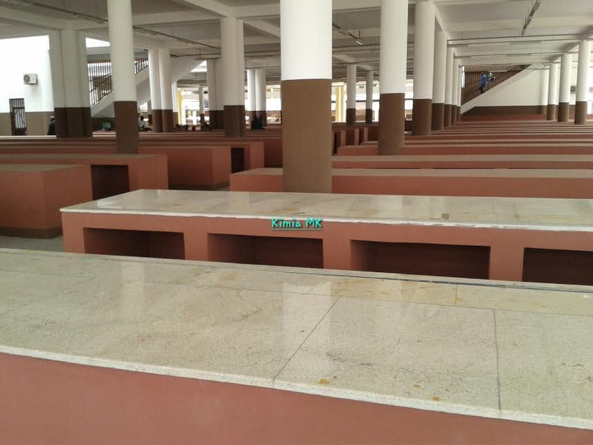 Badciss's tweet photo. 🇨🇮ABOBO  
PROJET DE RECONSTRUCTION DU GRAND MARCHÉ 
Les travaux de reconstruction du marché central seront lancés le 30 juin 2024 pour une durée de 24 mois. Une capacité d'accueil de plus de 5000 commerçants.
(Image d'illustration) https://t.co/HBjJMi0DAd