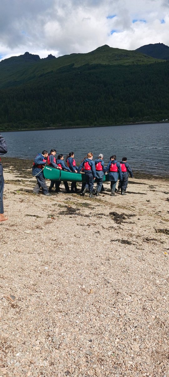 Getting ready for a morning on the water🛶💦 @ArdmayHouse #newskills #outdoorlearning #teamwork