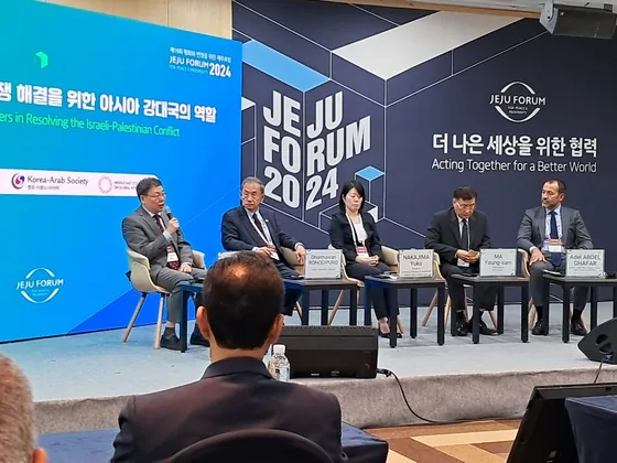 tang__kira's tweet photo. Jeju Forum 2024 membahas tentang Keadaan saat ini di Palestina. 

 - Waleed Siam (Duta Besar Palestina untuk Korea Selatan) 
- Adel Abdel Ghafar (Peneliti Timur tengah) 
- Yuko Nakajima (Ketua Doctor Withour Borders)
- Ma Youngsam (mantan dubes Korea Selatan untuk Israel dan Palestina) 
- Dharmawan Ronodipuro (Mantan diplomat Indonesia)