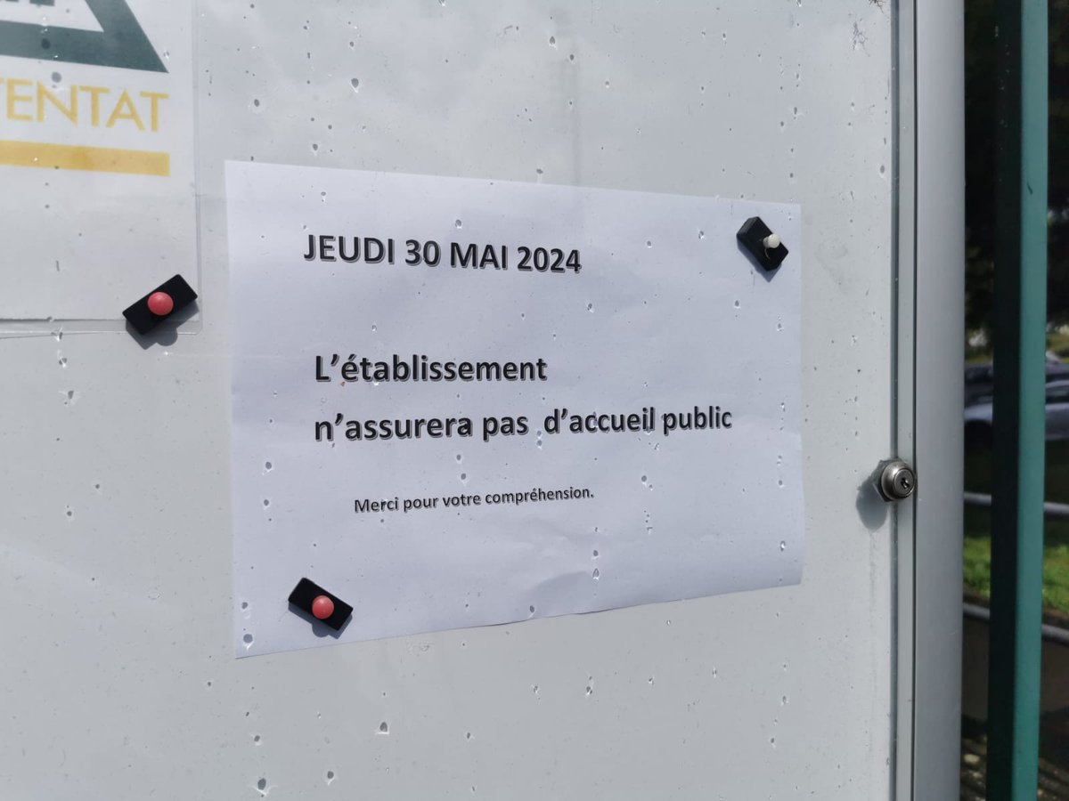 Tous les cours sont annulés ce jeudi au collège Thérèse-Pierre à #Fougères suite à l'agression d'un enseignant, insulté et giflé par un élève de 5e Plus d'infos▶️vu.fr/iNAbh