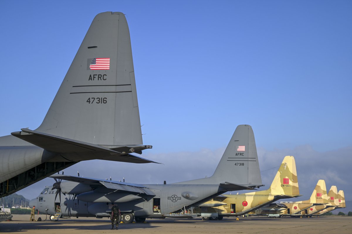 SETAF_Africa's tweet photo. 2️⃣ @USAFReserve C-130H3 Hercules from the @302AirliftWing & 4️⃣ Morocco Royal Armed Forces C-130s 🛩️ sit on the flight line during exercise #AfricanLion24.
The #Hercs will fly 🌅 & 🌃 missions during #AL24 to validate 24-hour operation capabilities.
#JointForce https://t.co/BUM9O3mjRY