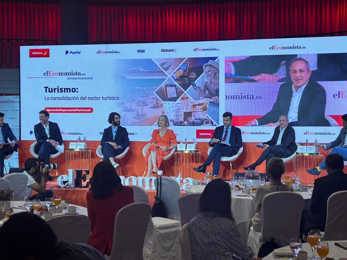 avoristravel's tweet photo. Nuestro director general Juan Carlos González participa en la tertulia organizada por @elEconomistaes “La consolidación del sector turístico”, junto con los responsables de @MeliaHotelsInt @Iberia @Renfe @cabify_espana y @Visa_ES   
#SomosÁvoris https://t.co/Uo48qr6jqY