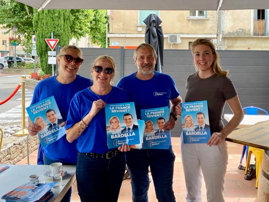 AS_RIGAULT84's tweet image. 🔴 Matinée de boitage sur Sarrians avec Patricia Demougeot, Anne-Sophie Marra et Jean Daniel Colleman,

👉 Le 09 juin, dites STOP à l’Europe de Macron : votez @J_Bardella !
#VivementLe09Juin
#LaFranceRevient