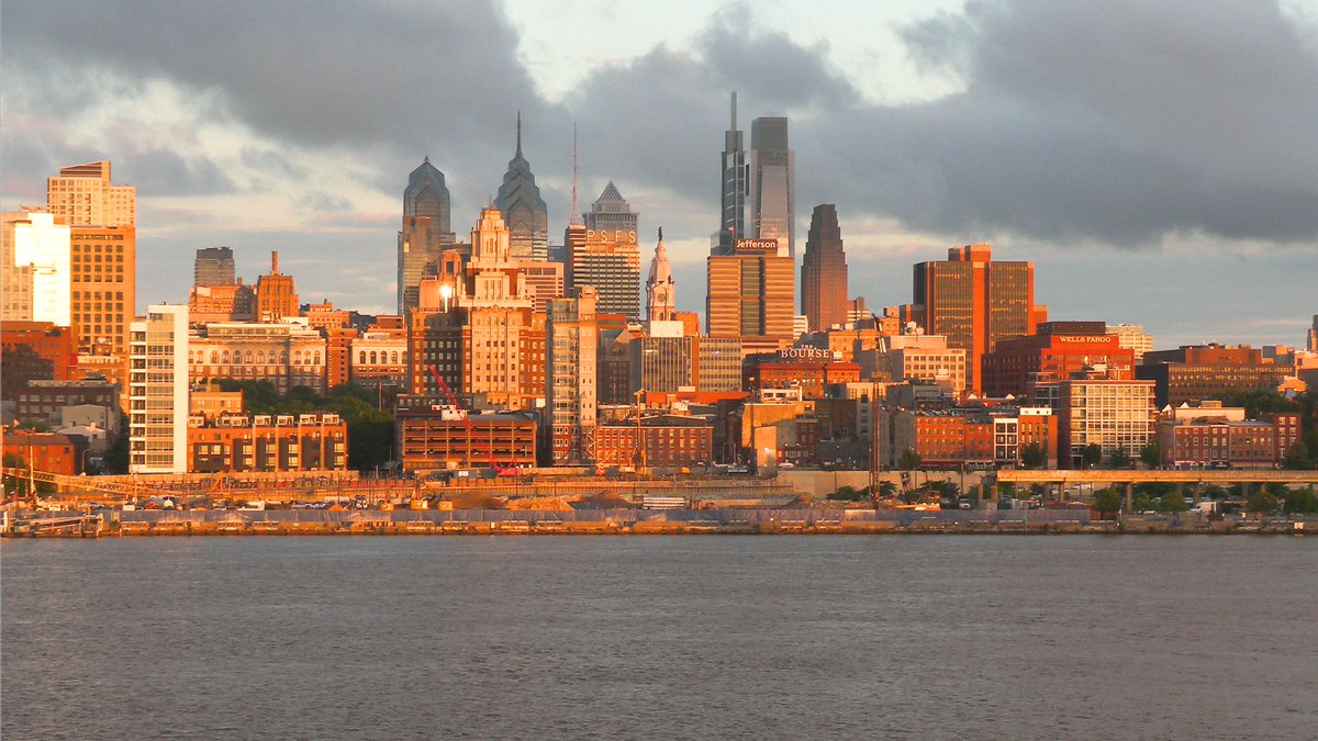 BillHenleyUSA's tweet photo. Clouds are breaking, giving us a beautiful sunrise and morning glow! Don't forget your sunglasses—we're in for a gorgeous spring day! #SpringSunrise #MorningGlow 🕶️🌼
@NBCPhiladelphia @Telemundo62 https://t.co/ilLpbcuYNX