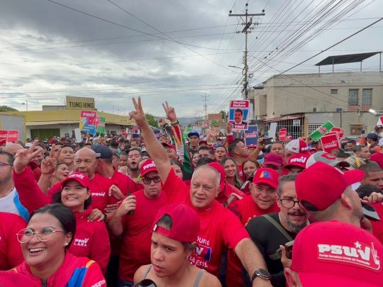 Diosdado Cabello: Nicolás Maduro es un líder popular #PsuvMiranda #30May n9.cl/sujhif