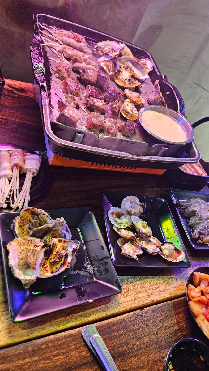 noneunnamankeum's tweet photo. Seefoods and meat! I wagyu so much 🥩

#OCTOBOY #DatewithDADDYBIGBOSS https://t.co/rUPN1XdOz2