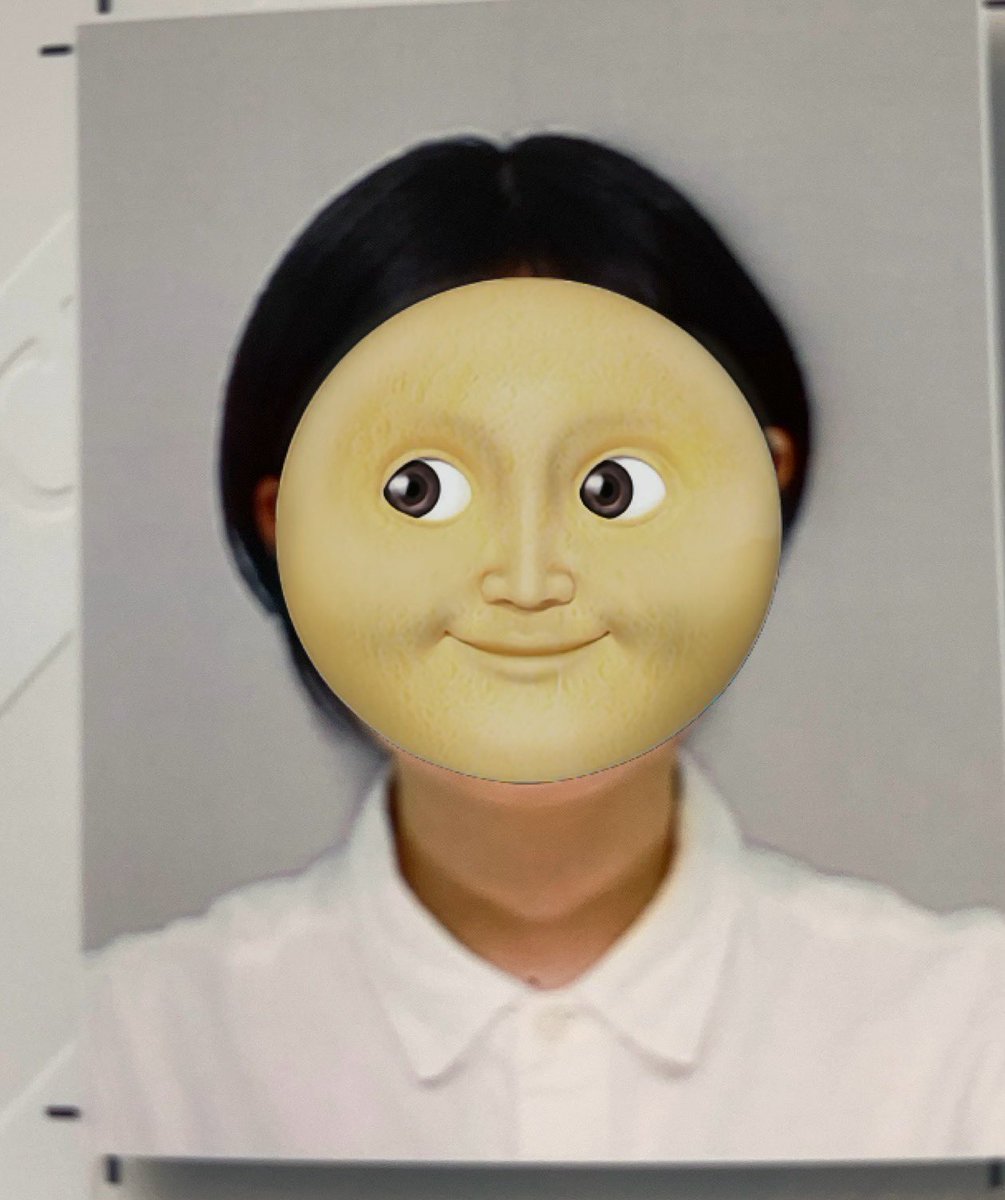 new8maikelu's tweet photo. 資格試験を受けようと思い、証明写真を撮った。
美白もうちょい頑張って欲しかった。
もうちょい首長いんよ。
一番安いやつにしたからなのか、影が入ってしまったからなのか…
あと、目がガンギマリどころかギャンギマリで怖すぎる(これは私の問題)
これ貼るの嫌だなぁ… https://t.co/jerZrpcXFy