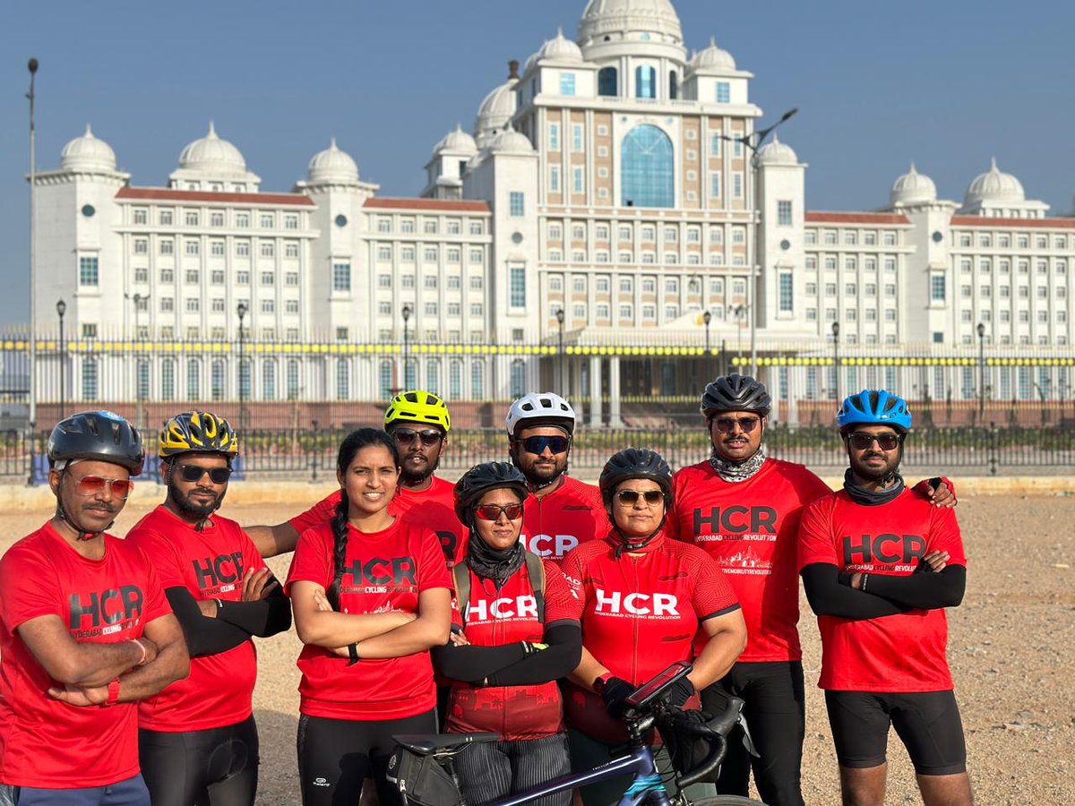 #HyderabadLovesCycling
#HappyHyderabad cyclist  ride to Telangana Secretariat 
In support of a campaign about #ActiveMobility adoption in Hyderabad 
Walk < 1 km
Bicycle <  5 km
Public Transport > 5 km
#HyderabadCyclingRevolution 
#CyclingCommunityOfHyderabad @HydcyclingRev