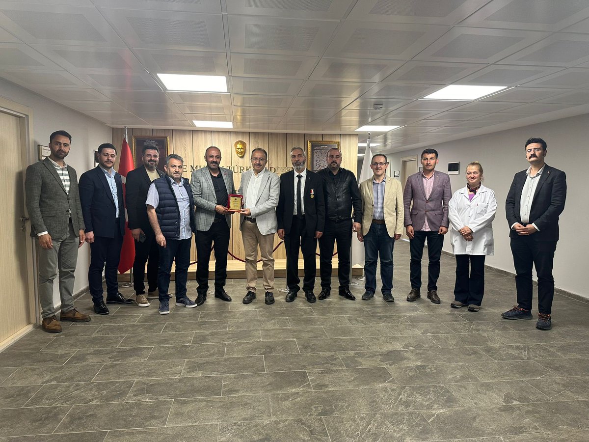 Sosyal Bilimler Meslek yüksekokulu Md. Prf.dr.Yusuf Akan
Md yrdmcsı Dr.öğretim Görevlisi Gürkan Arslan
Dr.Ögr Üyesi Murathan Keha
Ögr.gör. Yusuf Dürgen e sosyal farkındalık projesi kapsamında öğrencilerimiz ile buluştuk ilgi ve alakalarından dolayı vakfımız adına teşekkür ederiz