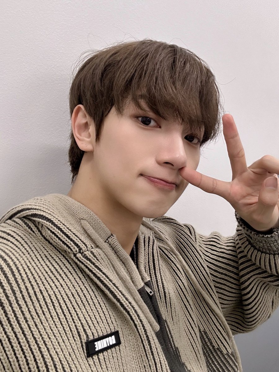VannerOfficial's tweet photo. [#영광]

오늘도 내꿈꿔💙🌛

#VANNER #배너 #YEONGGWANG https://t.co/uIXOdPlk0n