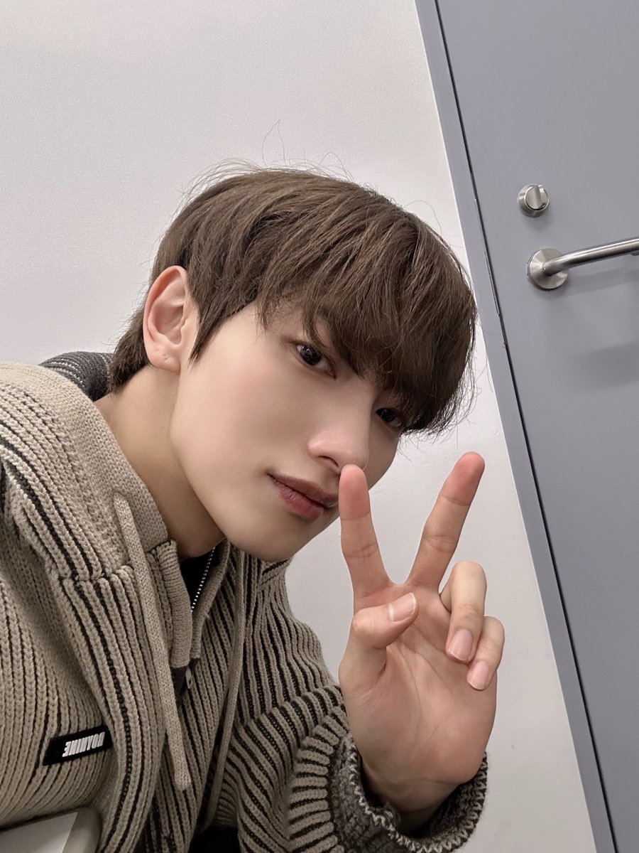 VannerOfficial's tweet photo. [#영광]

오늘도 내꿈꿔💙🌛

#VANNER #배너 #YEONGGWANG https://t.co/uIXOdPlk0n
