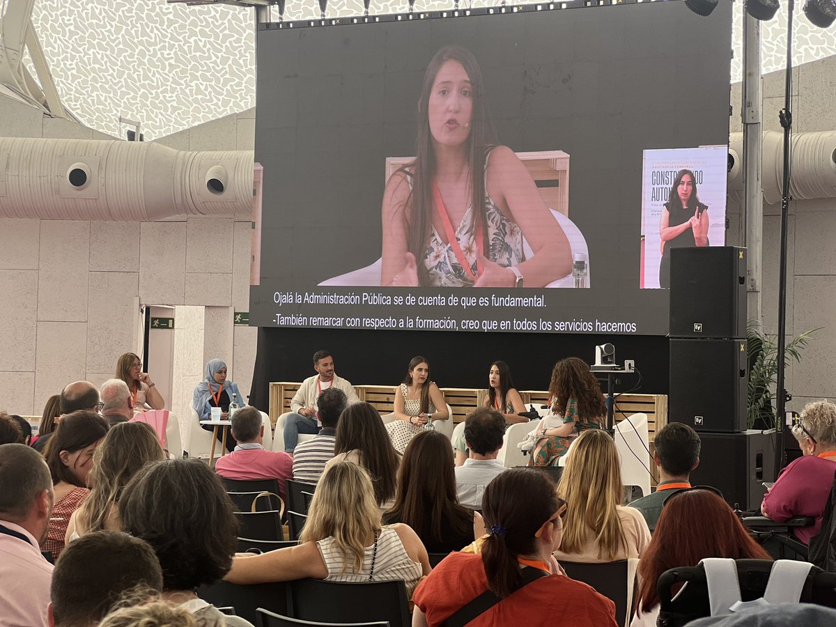 congreso_ap's tweet photo. Participan ➡️Cristina Pérez , responsable de Servicios de #SaludMental Aranda; Nieves Galán, @CodisaImpAnd; Miguel Herráez, @AvilaFaema; Elizabet Arija,@IMPULSA_CyL;  Khadija Boulbarsse, participante en #PasaXT Hacia el Empleo de @AvilaFaema y @myriam_arnaiz, @IMPULSAIGUALDAD https://t.co/wzqvroUTW7