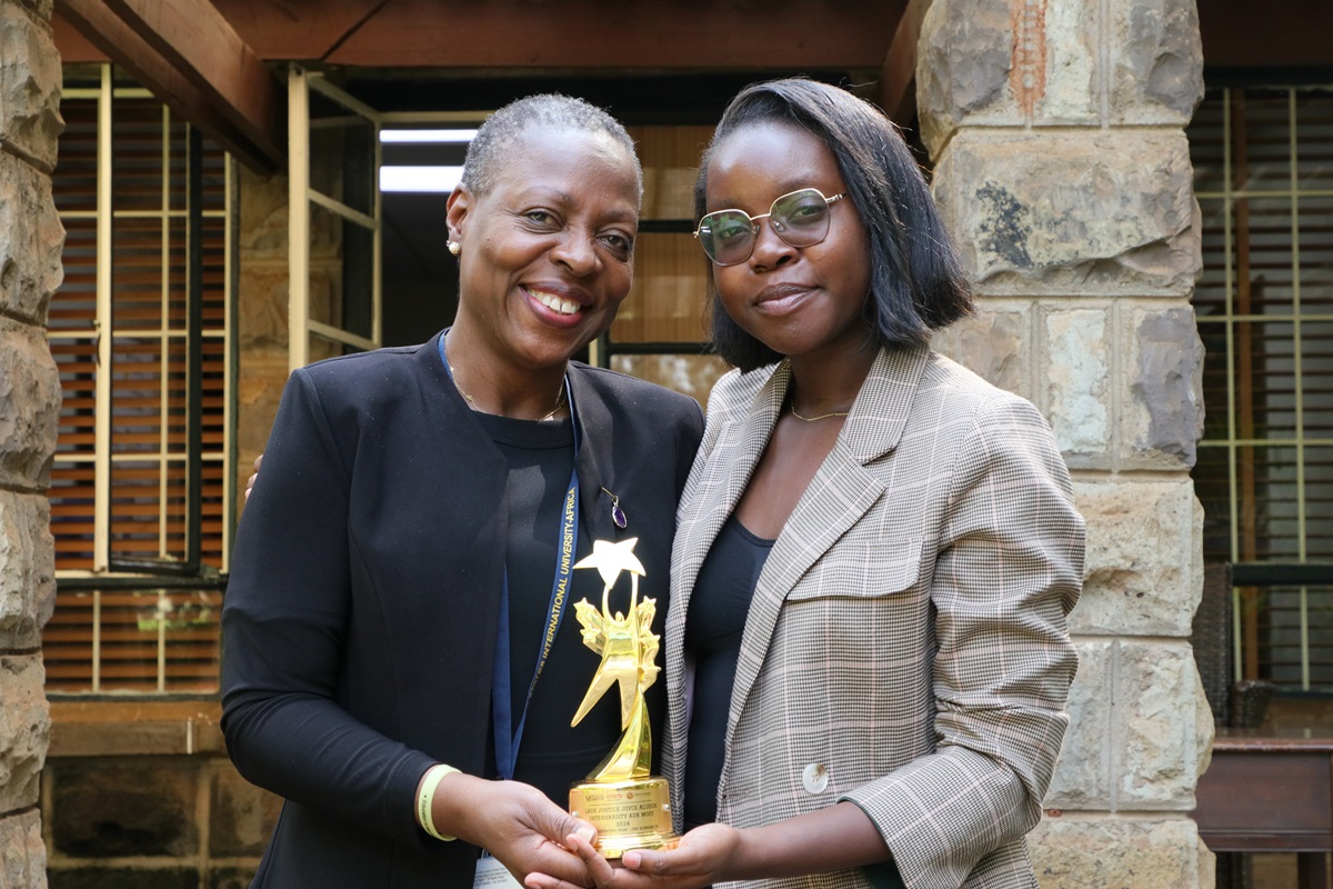 Interim Vice Chancellor, Dr. Lola Odebukun, receives a trophy awarded to the team that represented the university at the Lady Justice Joyce Aluoch Intervarsity ADR Moot Competition recently. 

📸 Kahiro Muturi
#ExperienceUSIU #EmpoweringExcellence