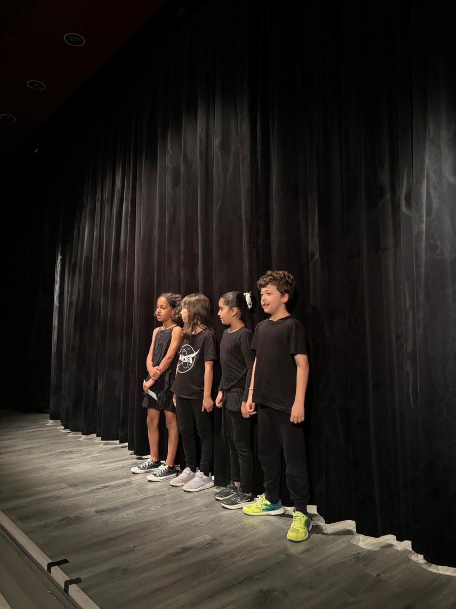 L'alumnat de tercer ha realitzat teatre en anglés a l'Acting Together, amb altres escoles de L'H. Són uns artístes! @afapompeulh @CRPHospitalet @LHEDUCACIO