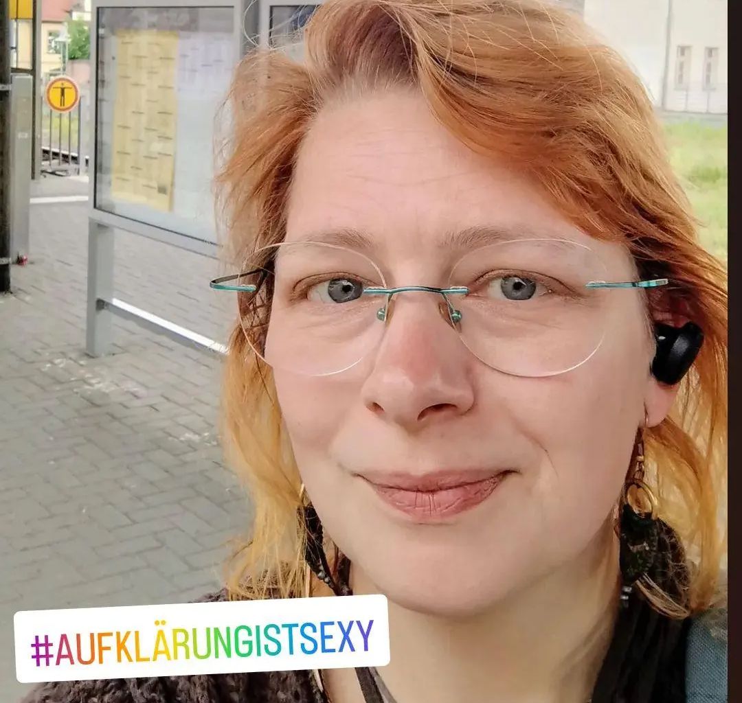 ayumi3p's tweet photo. Aufklärung kann in verschiedenen Formen stattfinden..es geht nie nur um sexuelles - in diesem Fall ging es um einen Workshop zum Thema Beziehungen und welchen Beitrag man selbst mit einbringen kann. Das war mein Tag mit jungen Erwachsenen heute.

#polyamorie #selbstfürsorge https://t.co/Pj1pUvhgjB