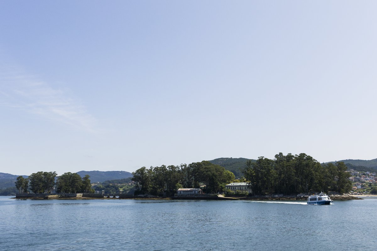 🏝️ Aínda que no #FestivalSinsal o line up sexa secreto, sempre sabemos que o seu cabeza de cartel é a illa e a enseada de San Simón. Non si?
Desexando que chegue o día 26!
#Sinsal2024: 26, 27 e 28 de xullo

📷 <a href="/LinoEscuris/">Lino Escurís</a> 
🏷 #Sinsal2024 #RiasBaixasFest
<a href="/depo_es/">Deputación Pontevedra</a> <a href="/turisriasbaixas/">Turismo Rías Baixas</a>